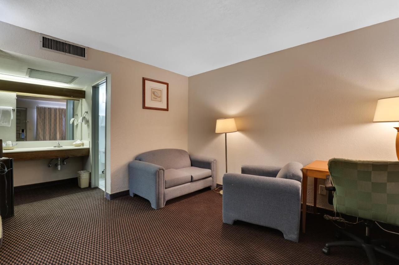 Days Inn & Suites By Wyndham Нидлс Экстерьер фото