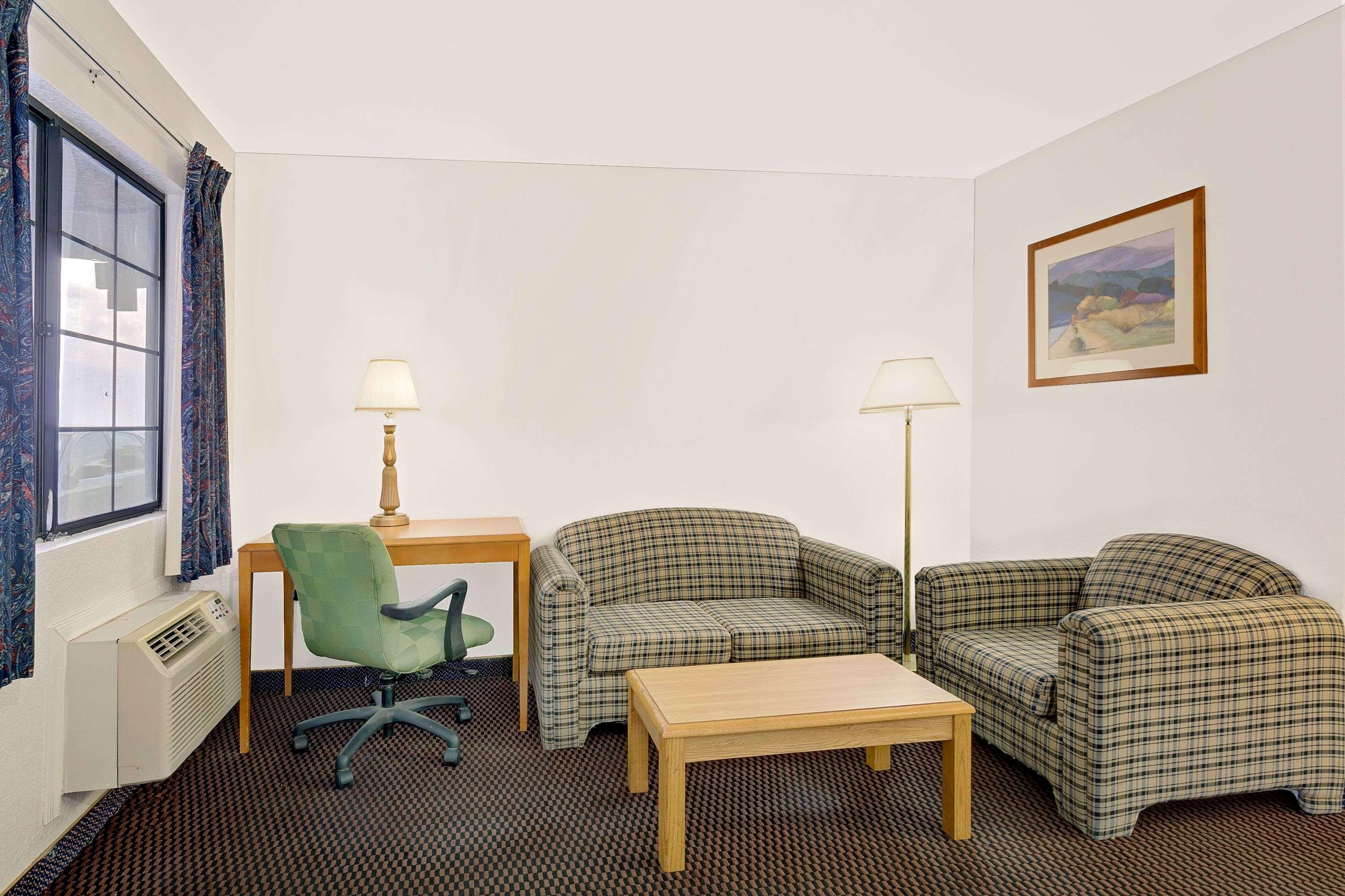 Days Inn & Suites By Wyndham Нидлс Экстерьер фото