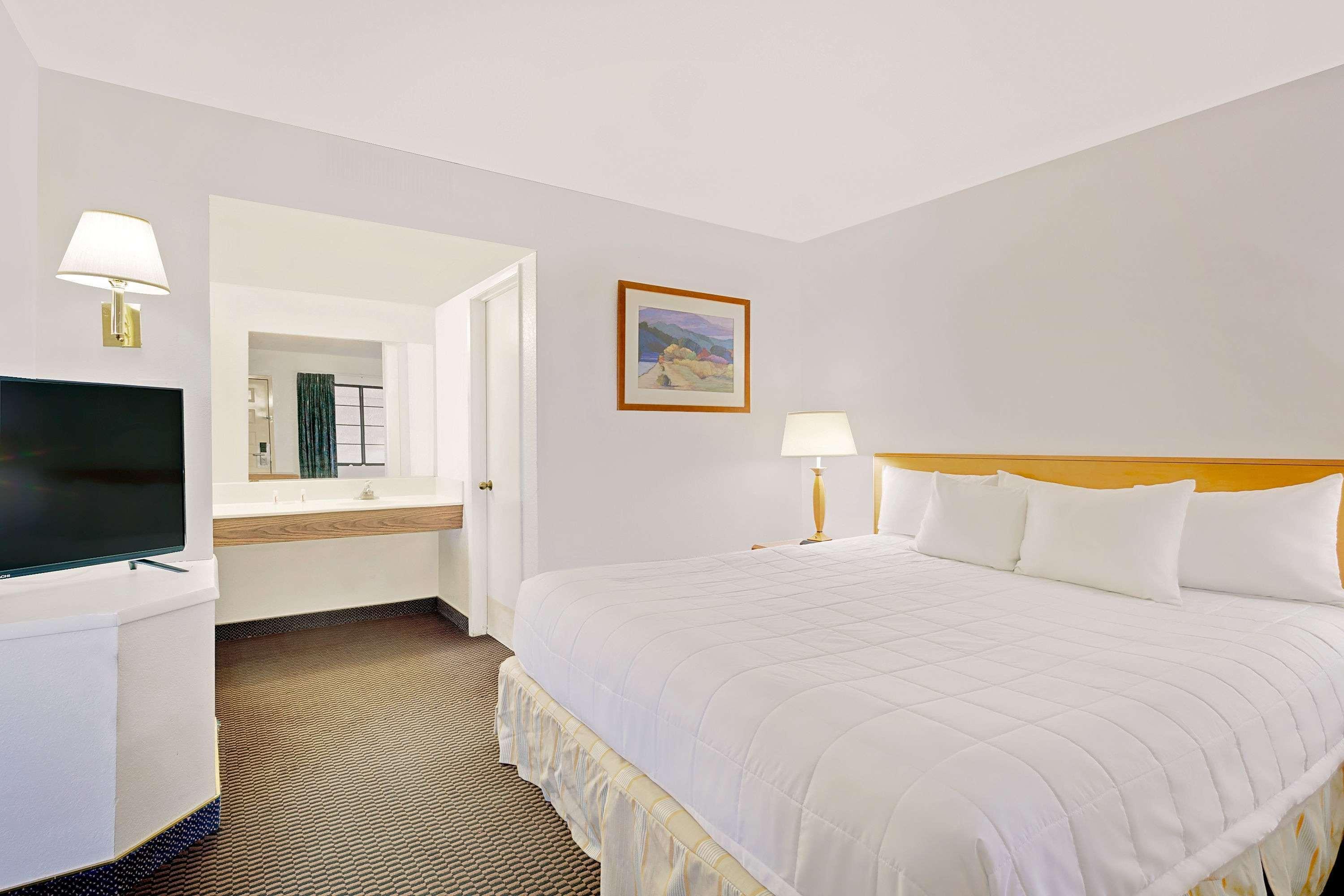 Days Inn & Suites By Wyndham Нидлс Экстерьер фото