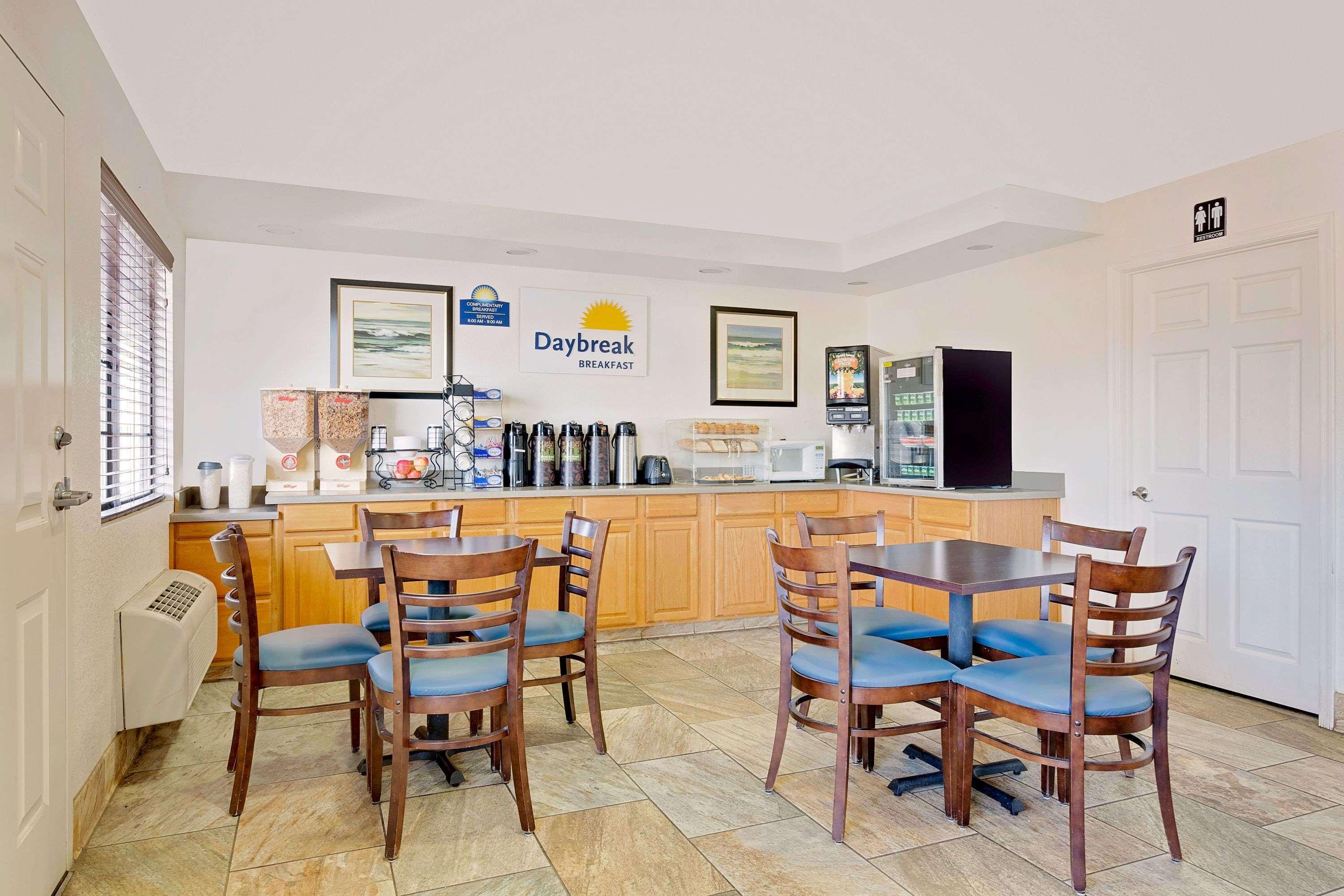 Days Inn & Suites By Wyndham Нидлс Экстерьер фото
