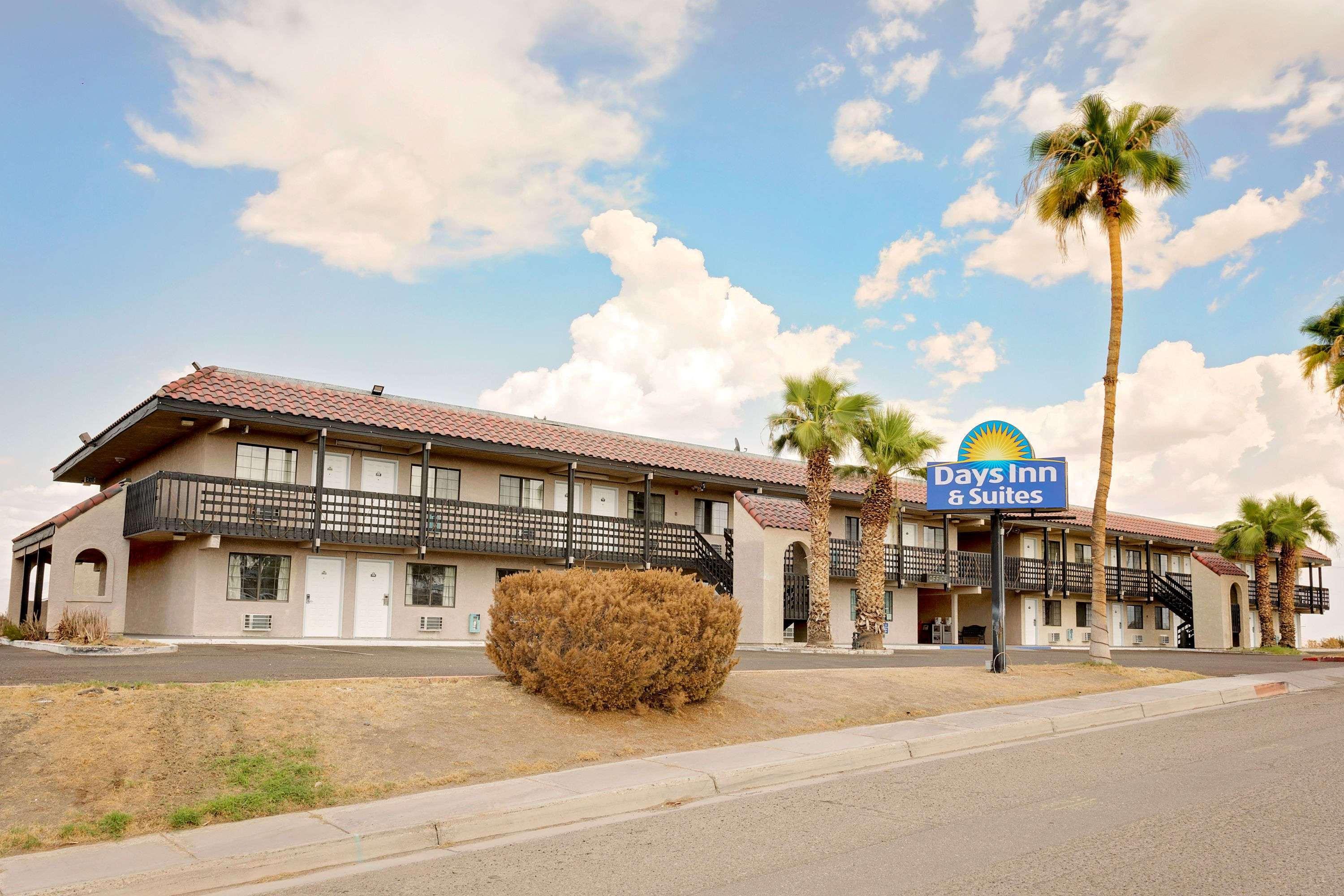 Days Inn & Suites By Wyndham Нидлс Экстерьер фото