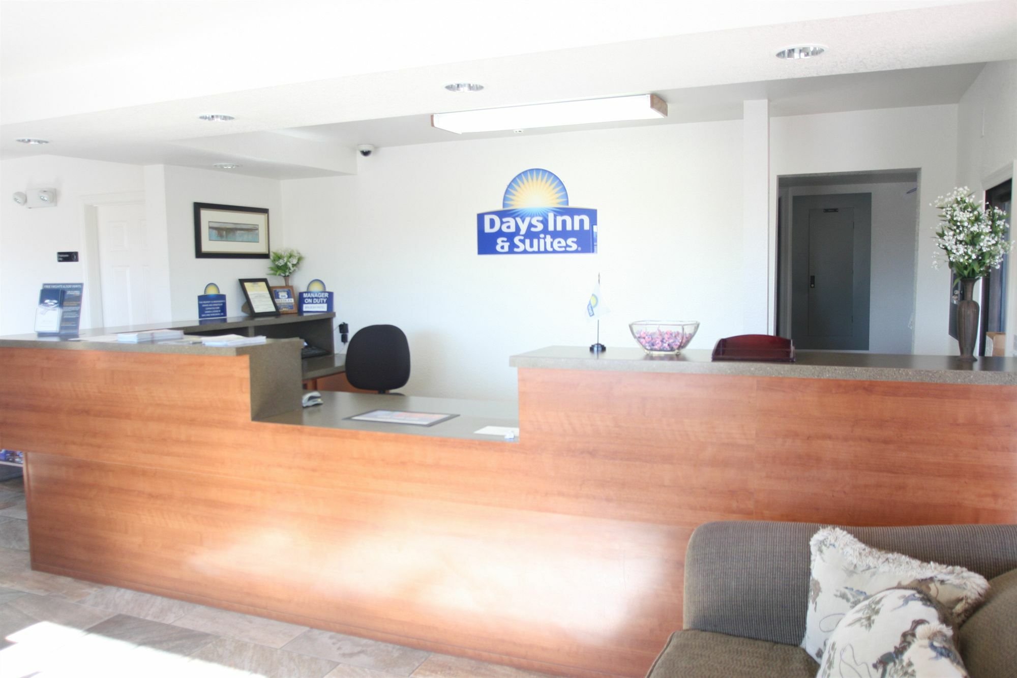 Days Inn & Suites By Wyndham Нидлс Экстерьер фото