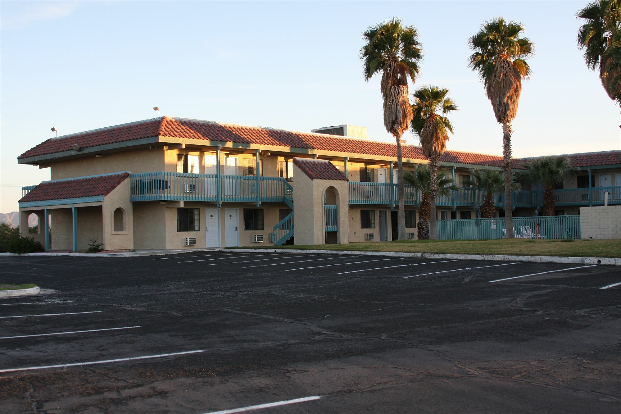 Days Inn & Suites By Wyndham Нидлс Экстерьер фото