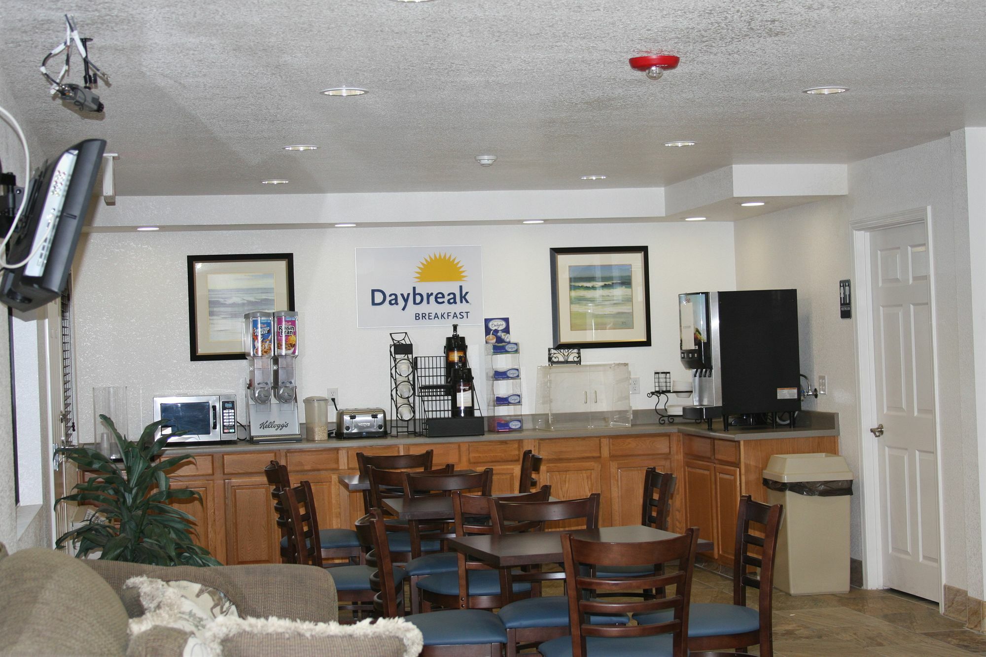 Days Inn & Suites By Wyndham Нидлс Экстерьер фото