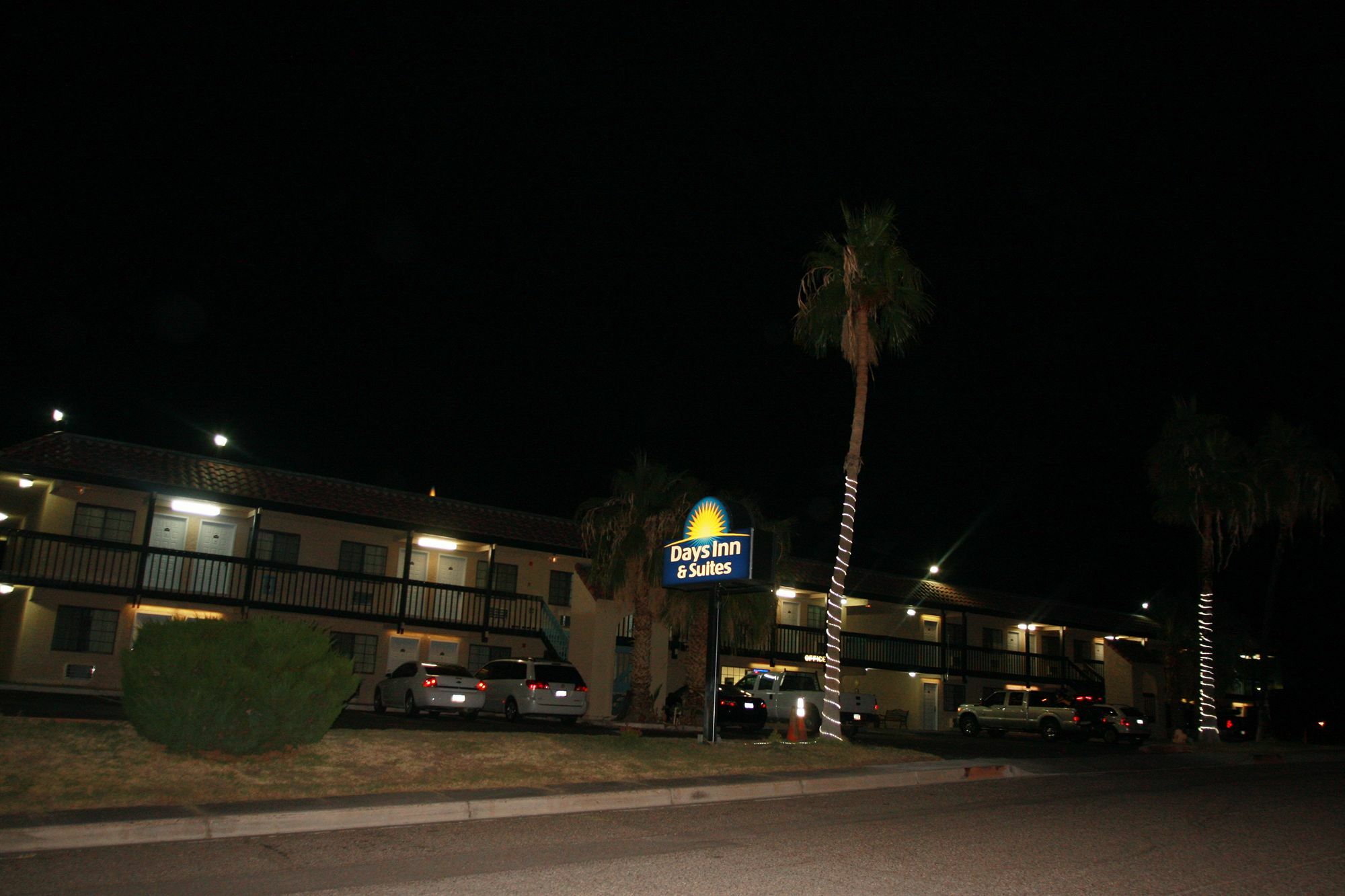 Days Inn & Suites By Wyndham Нидлс Экстерьер фото